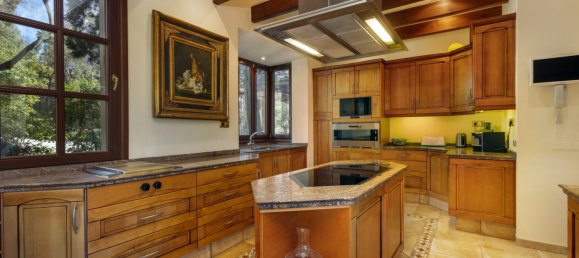 8 bedrooms Villa in Malaga, Spain No. 24253 18