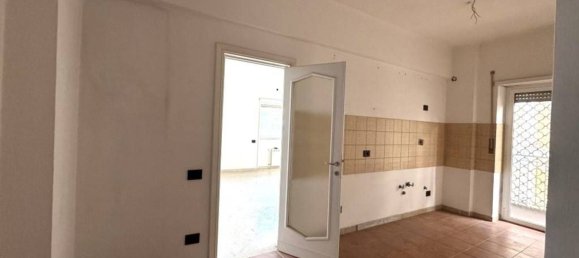 4 rooms Apartment in Rome, Italy No. 18188 16