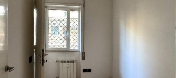 4 rooms Apartment in Rome, Italy No. 18188 14