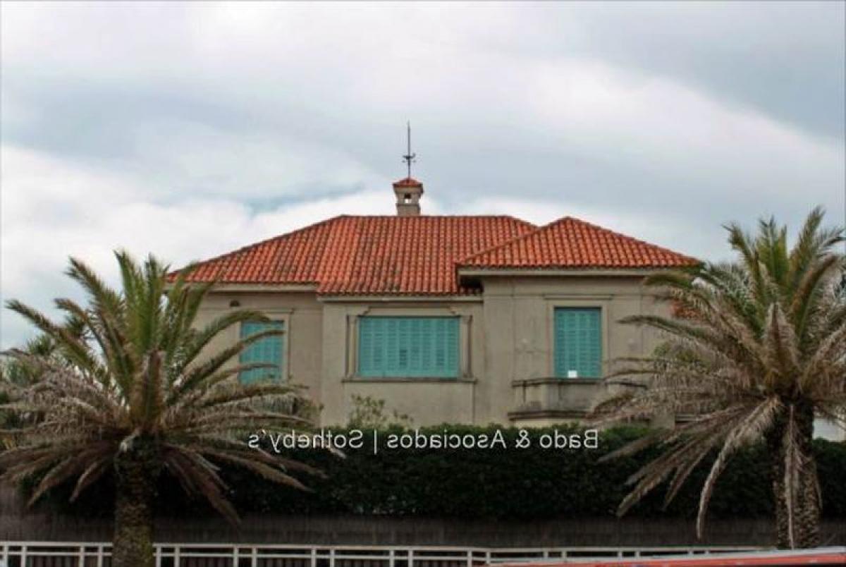 8 bedrooms House in Montevideo, Uruguay No. 425