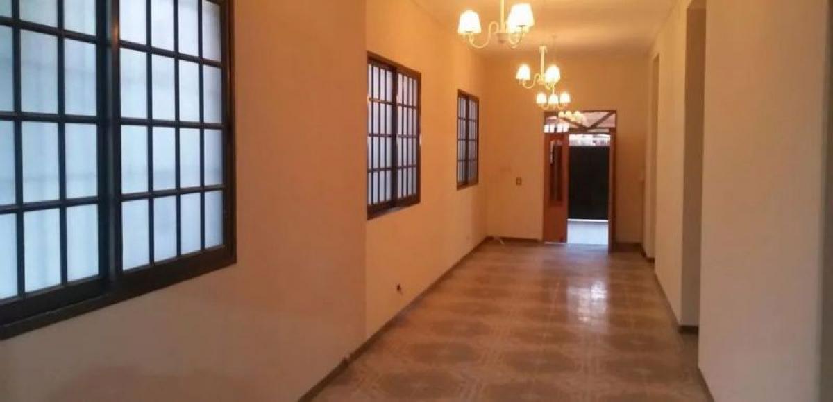 4 bedrooms House in Moron, Argentina No. 1125