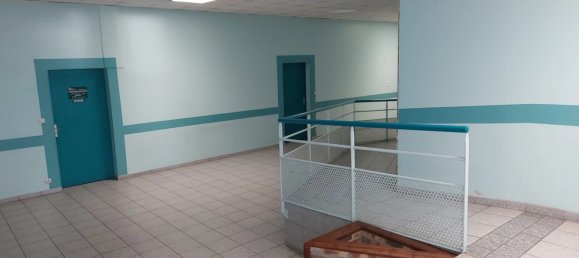 147m² Office in Laon, France No. 87645 2