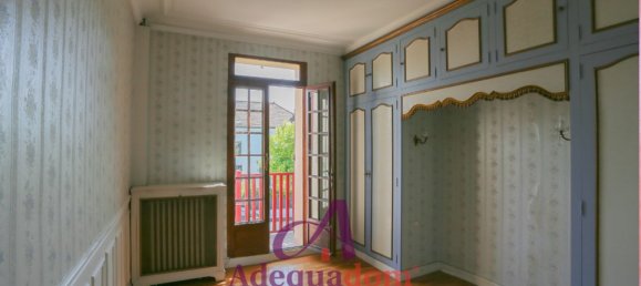 5 bedrooms House in Colombes, France No. 182563 9