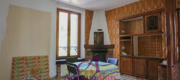 5 bedrooms House in Colombes, France No. 182563 6