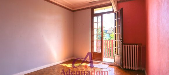 5 bedrooms House in Colombes, France No. 182563 8