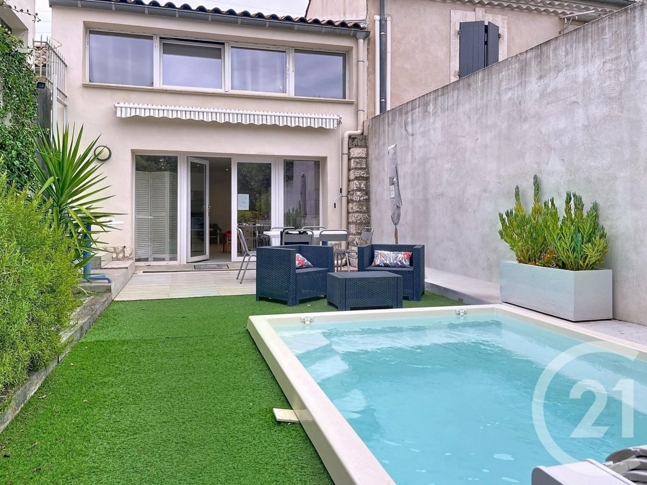 2 bedrooms House in Avignon, France No. 319383