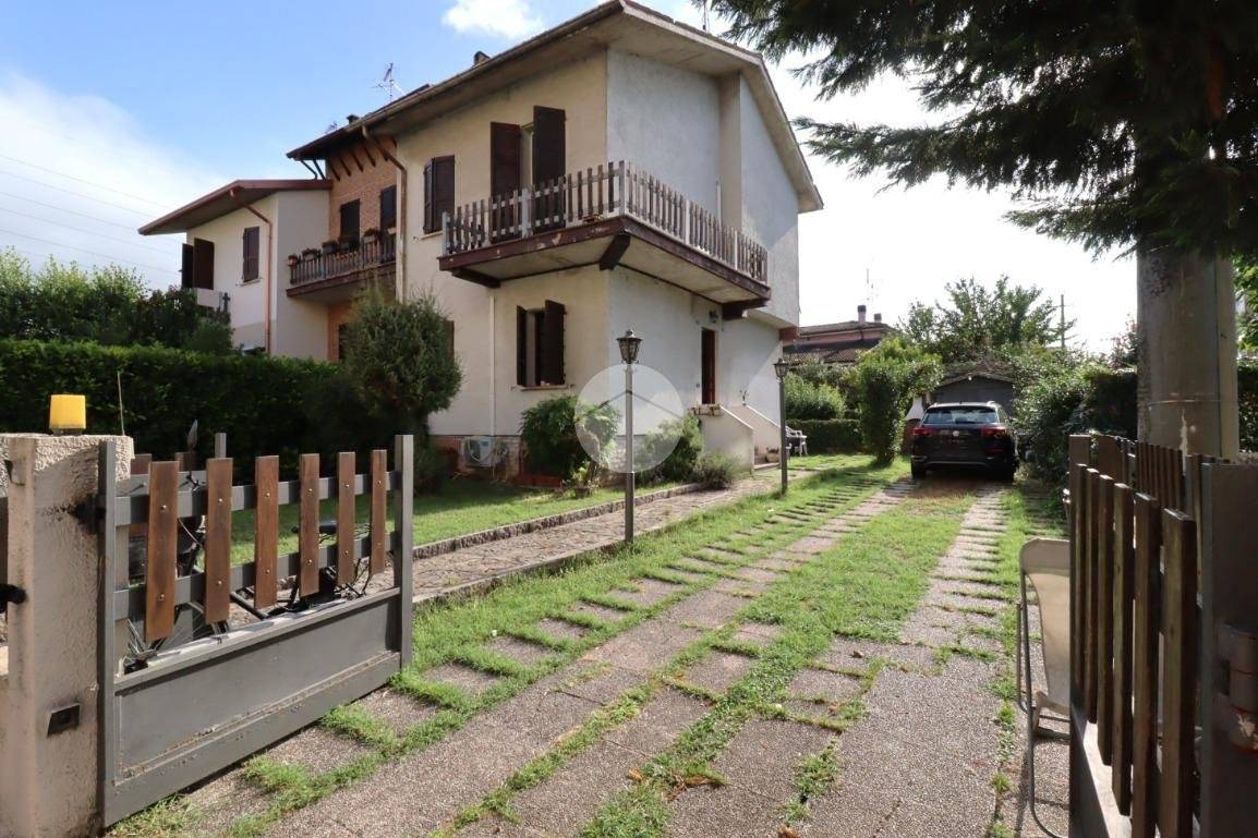 3 bedrooms Villa in Mantua, Italy No. 245891