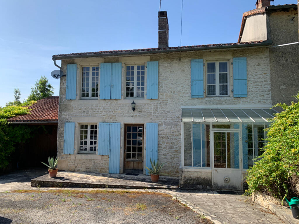 4 bedrooms House in Charente, France No. 321821