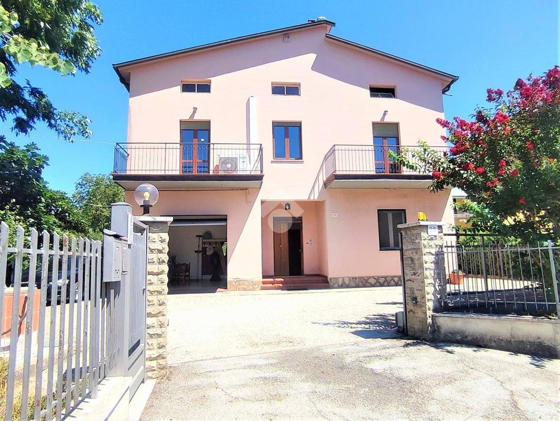 4 rooms Apartment in Perugia, Italy No. 304203