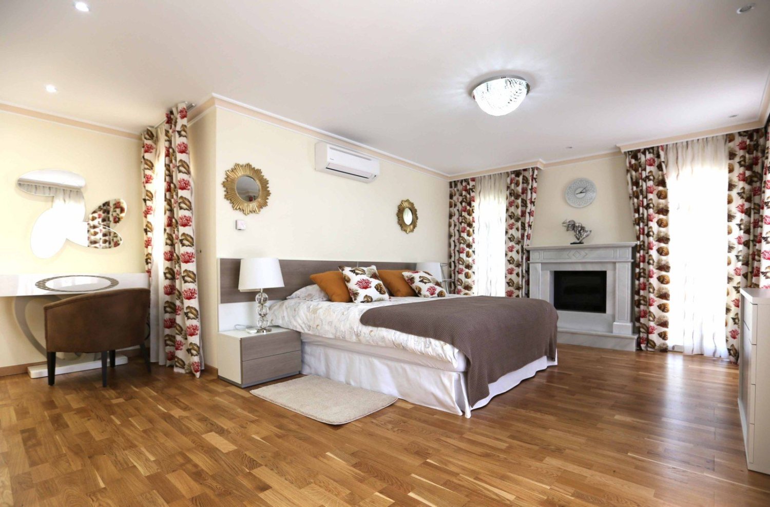 4 bedrooms Villa in Marbella, Spain No. 28171