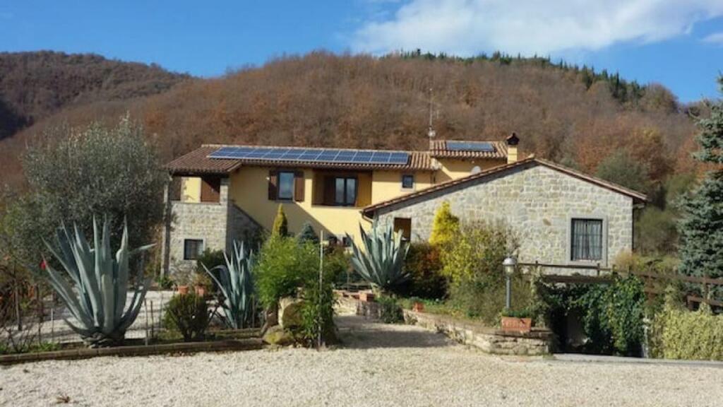 5 bedrooms Villa in Lisciano Niccone, Italy No. 52825