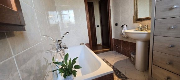 4غرفة منزل ذو طابقين في Reggio Emilia, Italy رقم 17091 17