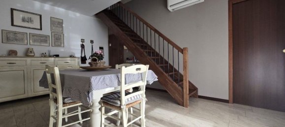 4غرفة منزل ذو طابقين في Reggio Emilia, Italy رقم 17091 7