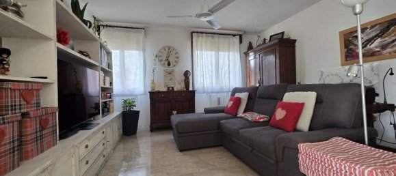 4غرفة منزل ذو طابقين في Reggio Emilia, Italy رقم 17091 5