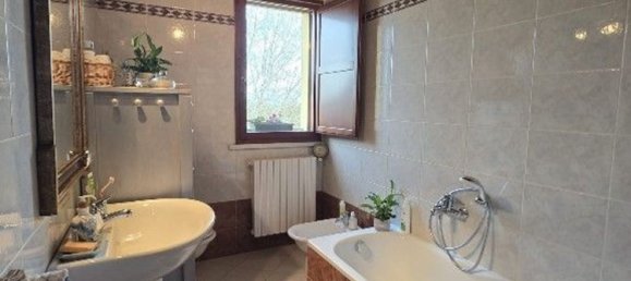 4غرفة منزل ذو طابقين في Reggio Emilia, Italy رقم 17091 12