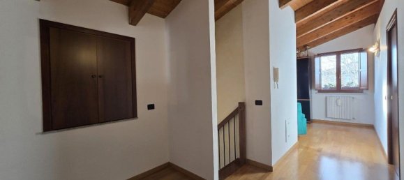 4غرفة منزل ذو طابقين في Reggio Emilia, Italy رقم 17091 11