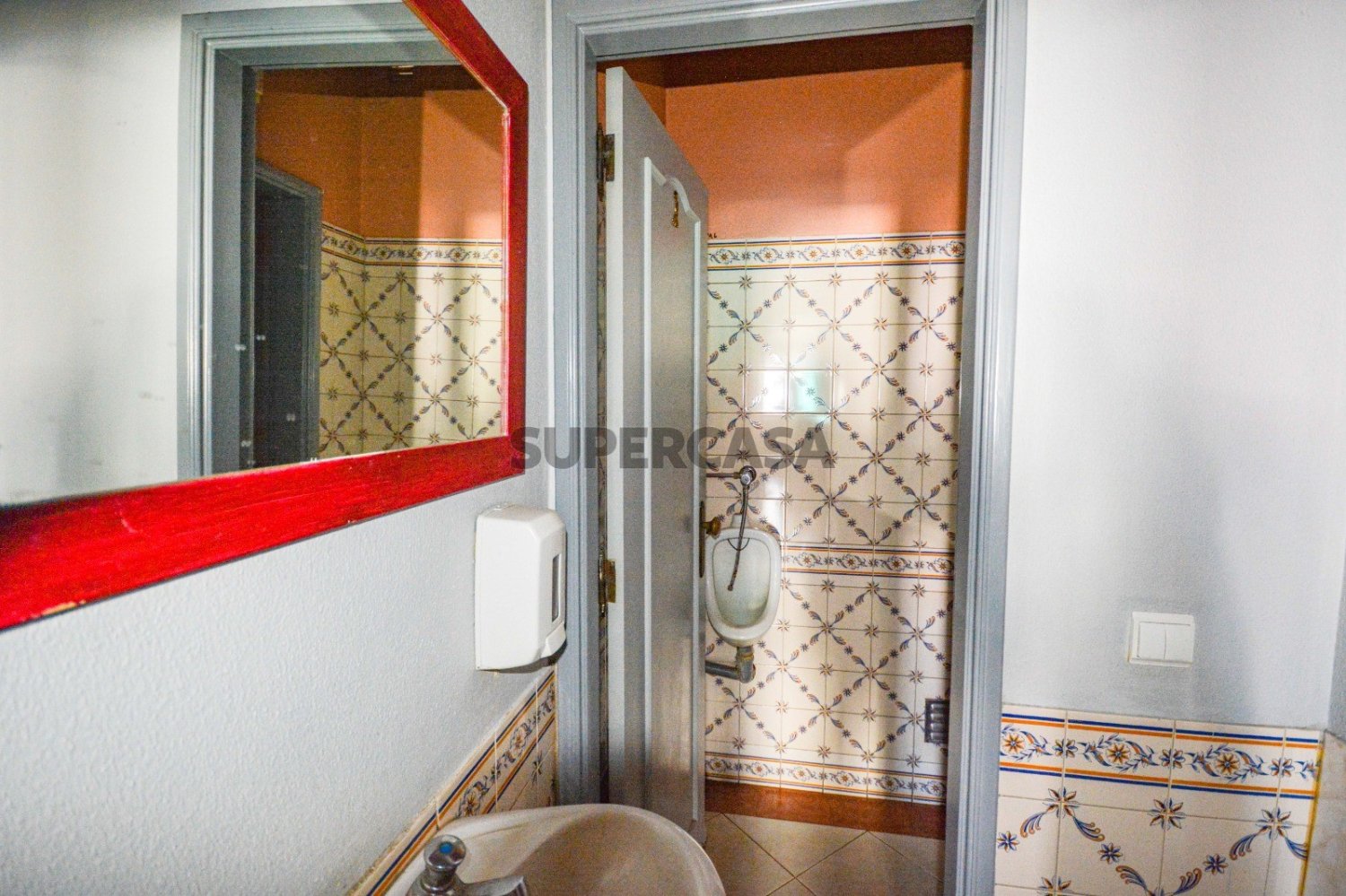 93m² Commercial property in Benfica do Ribatejo, Portugal No. 283302