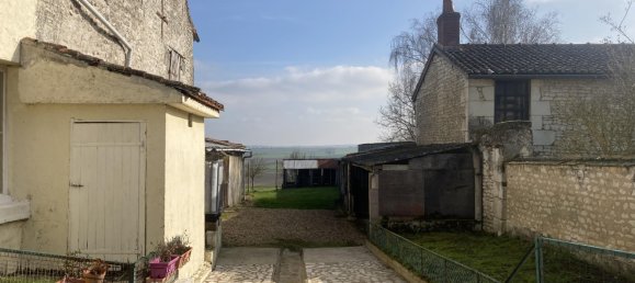 2 Schlafzimmer Haus in Faye-la-Vineuse, France, Nr. 100451 4