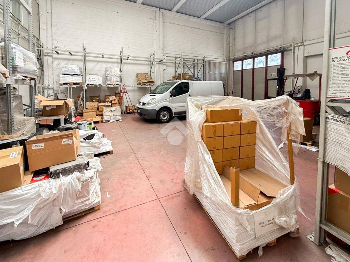 2 rooms Commercial property in Merlino, Italy No. 384193