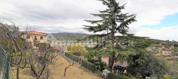 4 Schlafzimmer Villa in Imperia, Italy, Nr. 220763 12