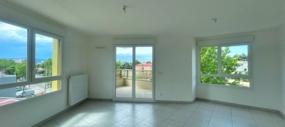 2 Schlafzimmer Wohnung in Rillieux-la-Pape, France, Nr. 324629 3