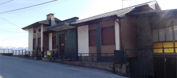 3 bedrooms House in Casale Corte Cerro, Italy No. 154577 2