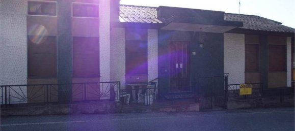 3 bedrooms House in Casale Corte Cerro, Italy No. 154577 9