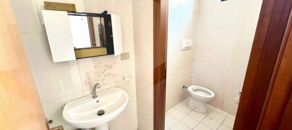 2 rooms Commercial property in San Salvo, Italy No. 21212 5