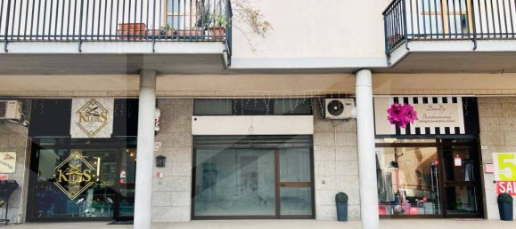 2 rooms Commercial property in San Salvo, Italy No. 21212 2