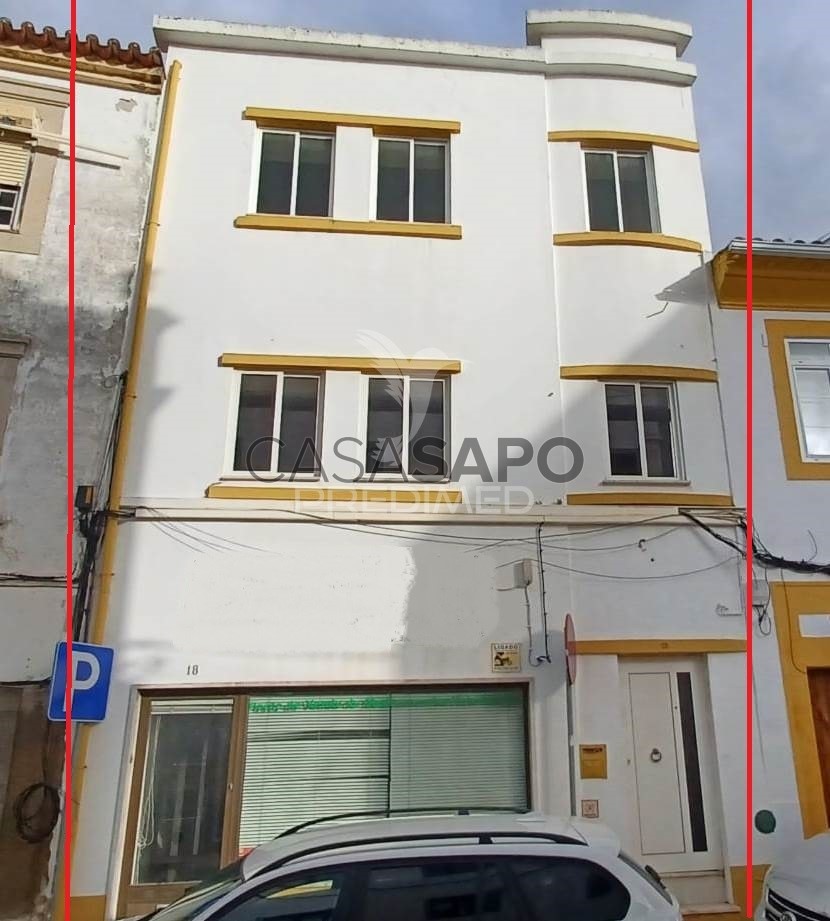 215m² Building in Quarteira, Portugal No. 202032