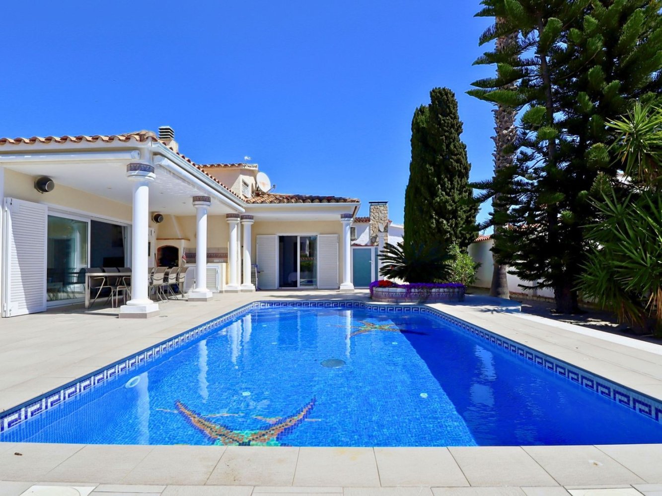 5 bedrooms House in Empuriabrava, Spain No. 82926