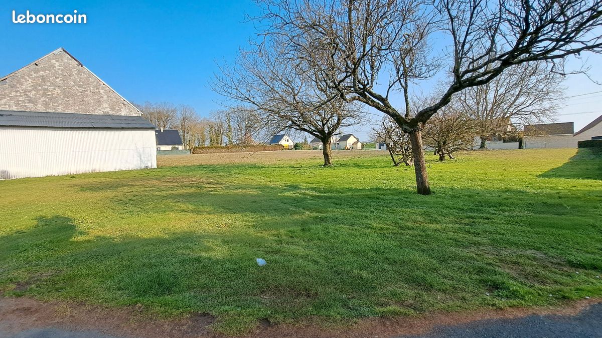 Grundstück in Neuvy-le-Roi, France 940m², Nr. 81195