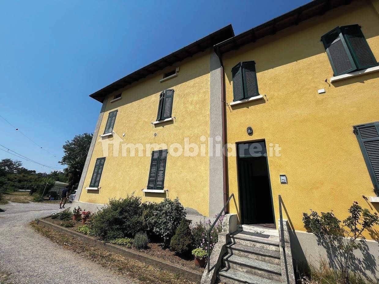 4 bedrooms Apartment in Barasso, Italy No. 281682