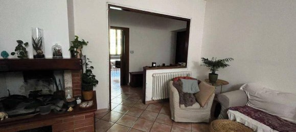 4 bedrooms Apartment in Barasso, Italy No. 281682 3