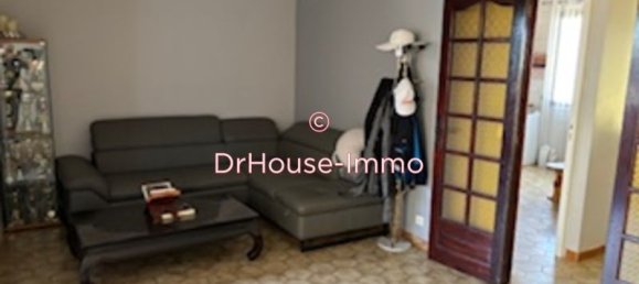 4 bedrooms House in Les Mureaux, France No. 179681 2