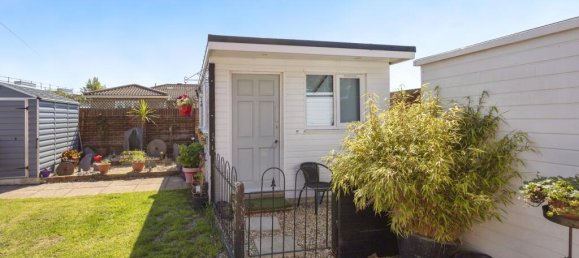 4 bedrooms House in South Hayling, United Kingdom No. 10591 3