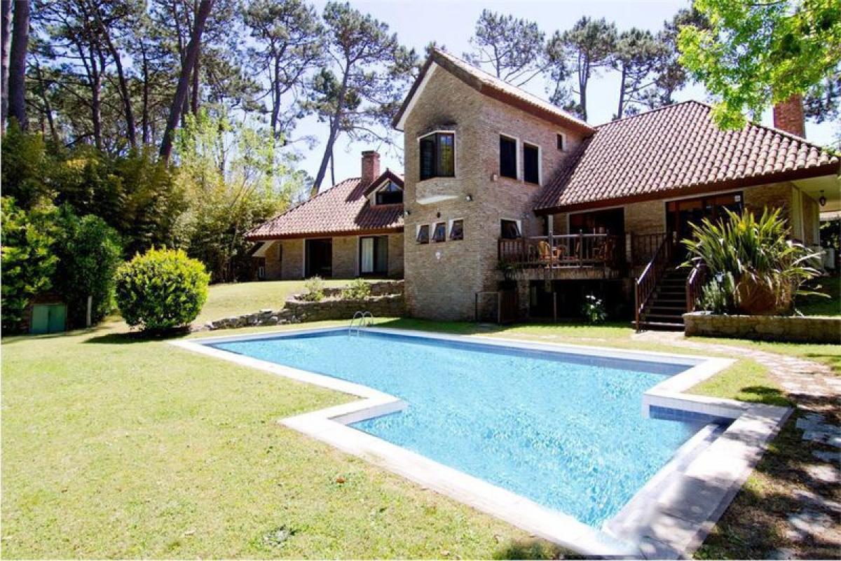 7 bedrooms House in Punta del Este, Uruguay No. 1179