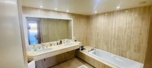 4 bedrooms Villa in Vallauris, France No. 195130 11