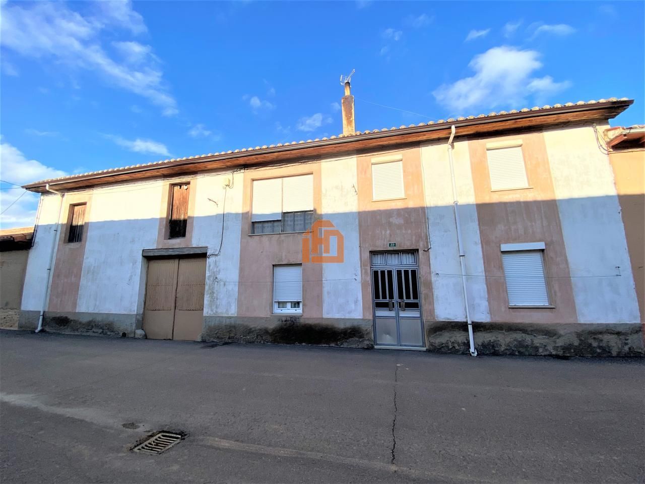 Casa de 6 dormitorios en León, Spain No. 29001