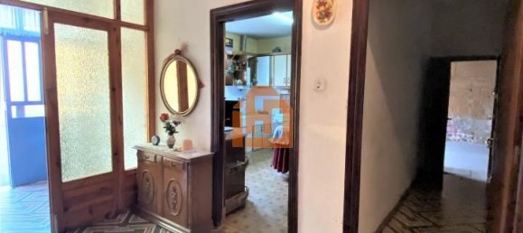 Casa de 6 dormitorios en León, Spain No. 29001 4