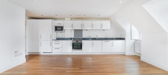 1 bedroom Apartment in Epsom, United Kingdom No. 9740 3