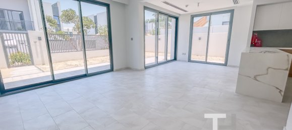 4 bedrooms Townhouse in Dubai Land, UAE No. 33334 4