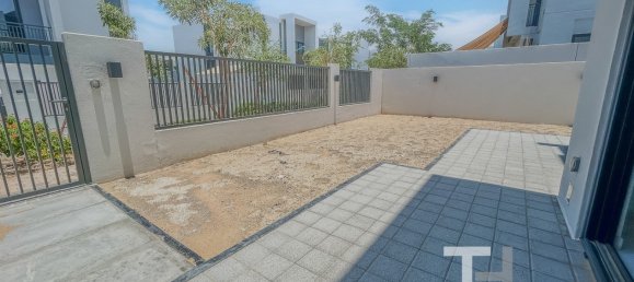 4 bedrooms Townhouse in Dubai Land, UAE No. 33334 2