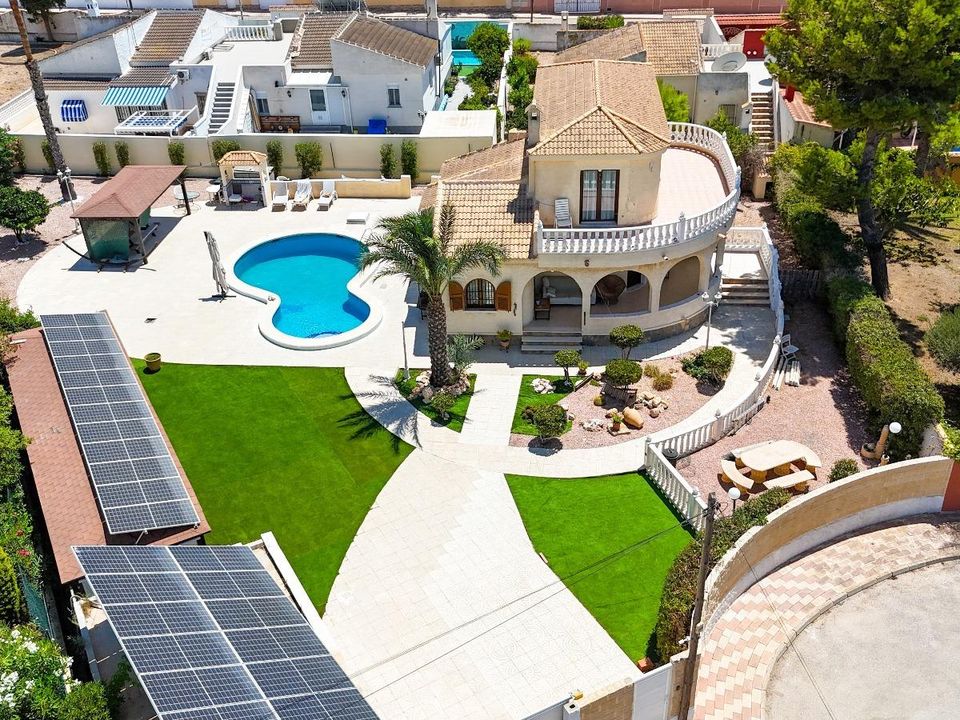 4 bedrooms House in Torrevieja, Spain No. 246480