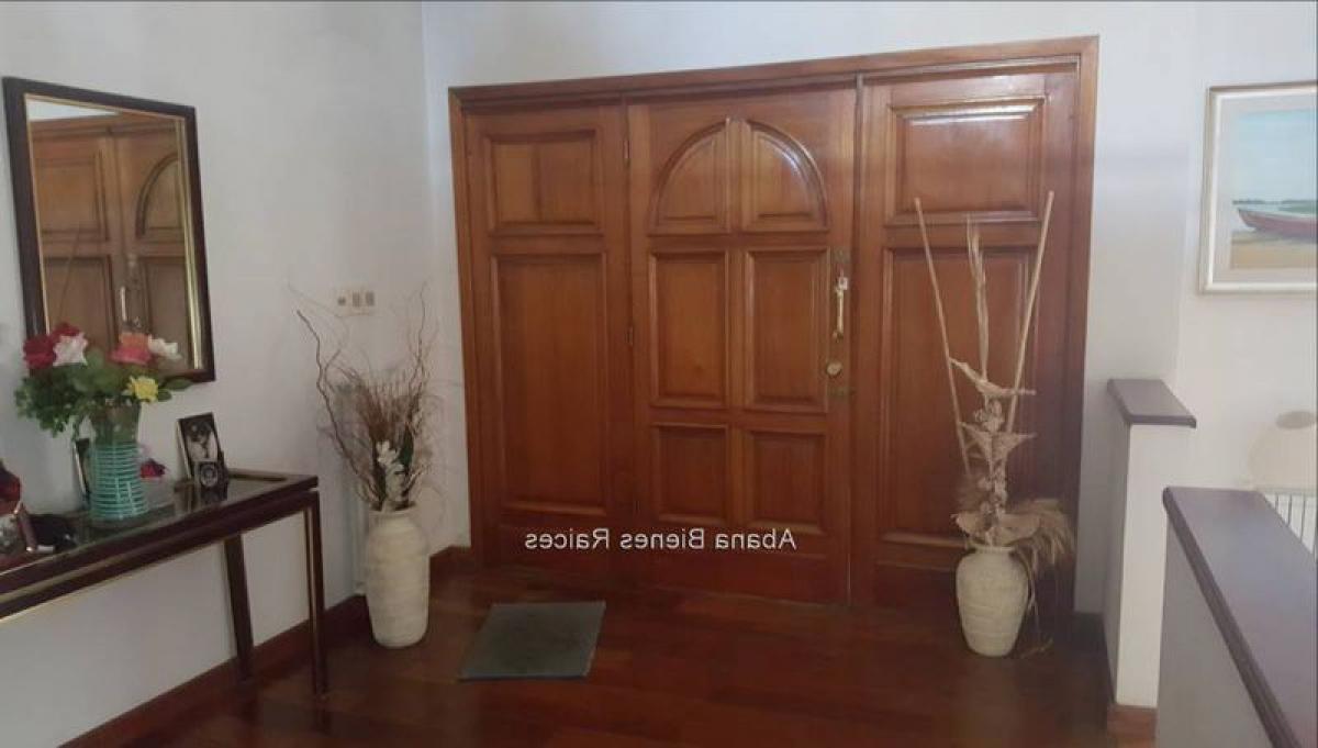 3 bedrooms House in Montevideo, Uruguay No. 2675