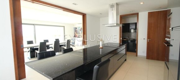 5 bedrooms Villa in Portimao, Portugal No. 7637 12