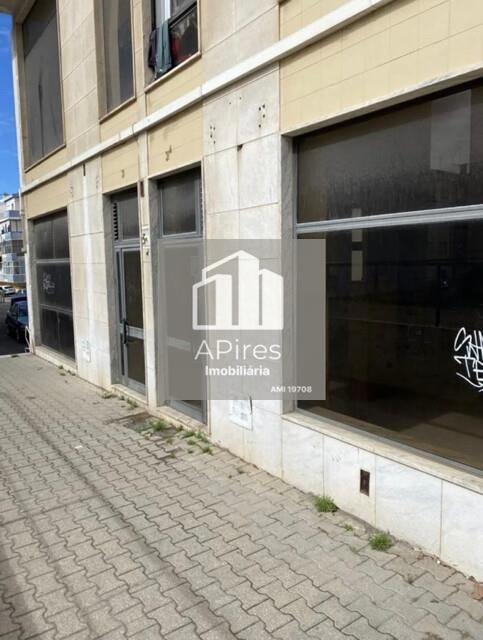 185m² Commercial property in Barreiro, Portugal No. 336485