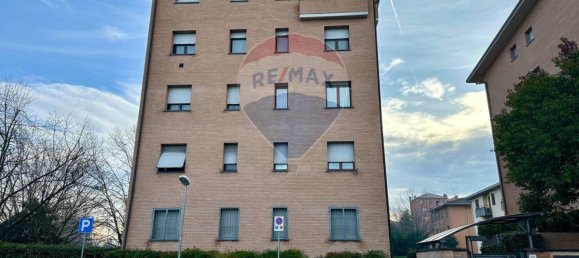 2 rooms Apartment in Parma, Italy No. 58523 2