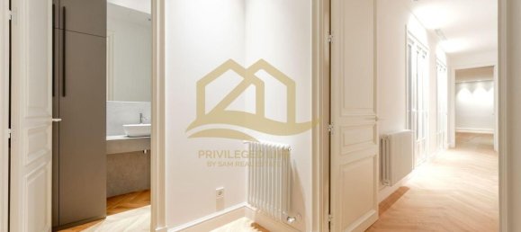 2 bedrooms Apartment in Ciutat Vella, Spain No. 34002 4