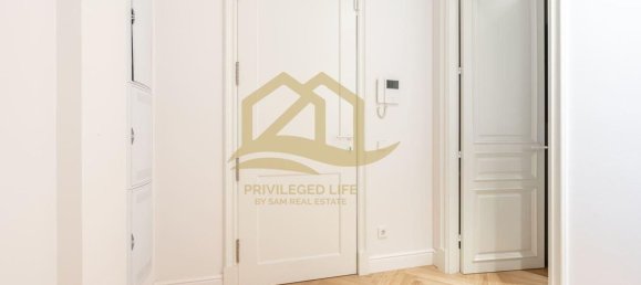 2 bedrooms Apartment in Ciutat Vella, Spain No. 34002 2